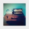 Typewriter und Zeitschriften Schreibmaschine auf Koffer