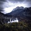 Stimmungsvoller Blick auf das Schloss Neuschwanstein. Fotografie von James Murray.