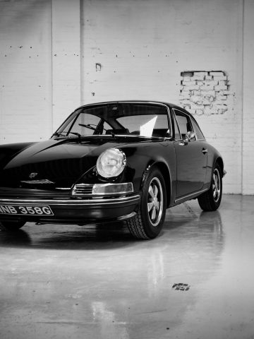 Der Porsche 911 T in schwarz-weiß. Fotografie von James Murray.